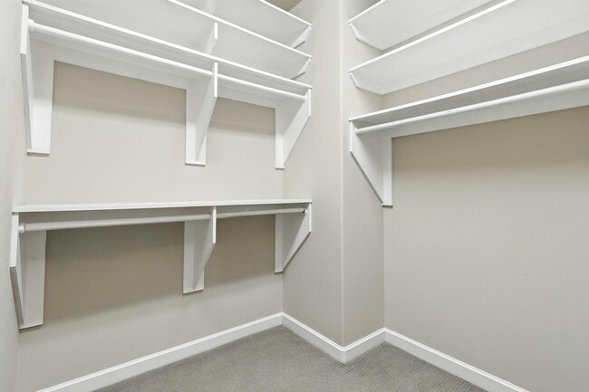 Building Photo - 914 Main St