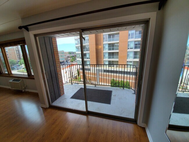 Photo - 659 S River Rd Unidad 5C