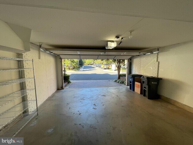 1679 Hunting Creek Dr