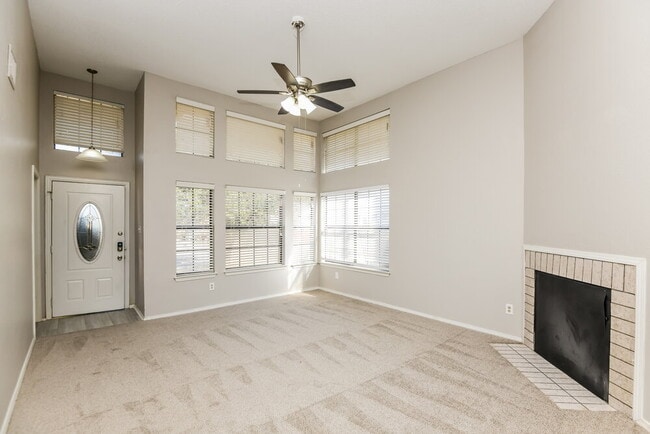 Photo - 910 Galaxy Dr