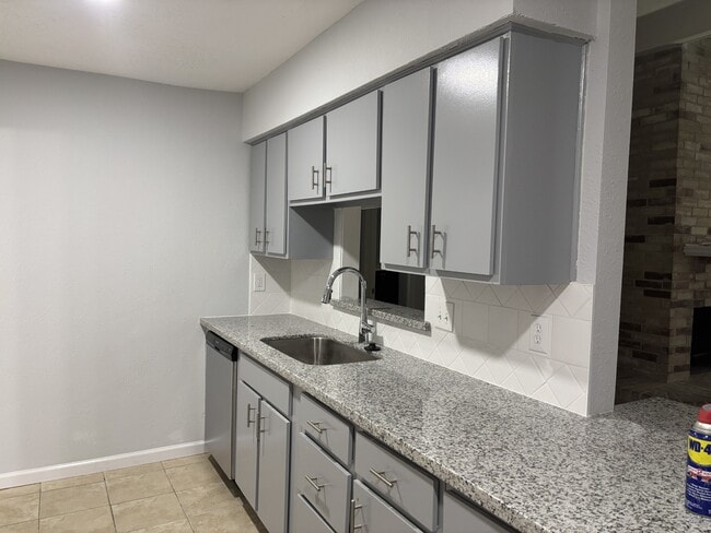 Photo - 10446 Towneview Dr