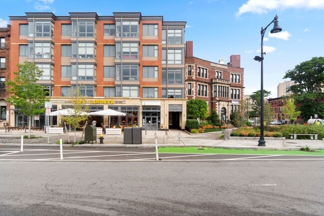 Photo - 900 Beacon St