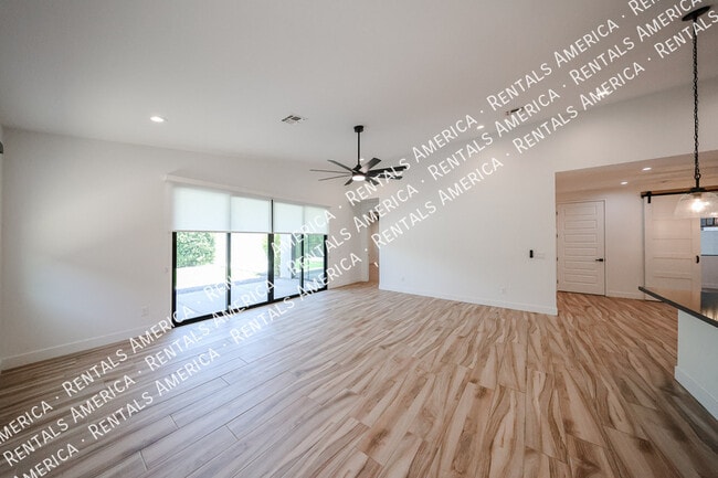 Photo - 2418 E Amelia Ave