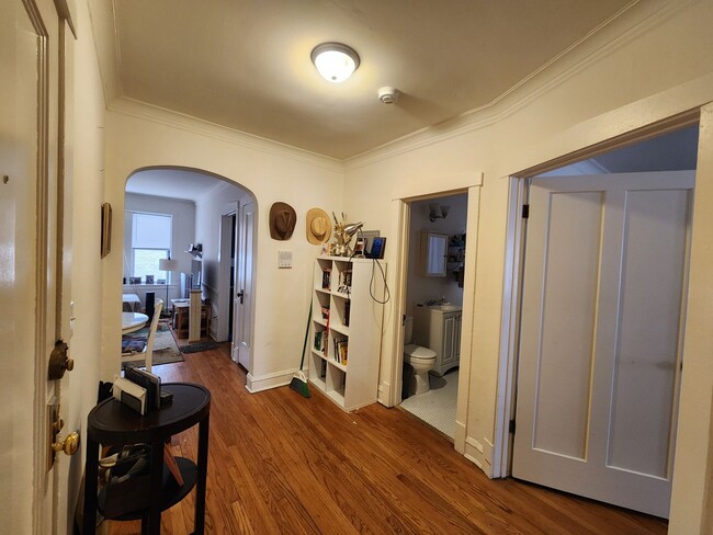 Building Photo - Spacious Updated 2 bed/1 bath in North Park Unit 5201B-3
