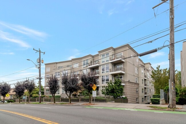 Building Photo - Amazing West Seattle 2 bedroom 2 bath W/S/... Unit 413 Rental