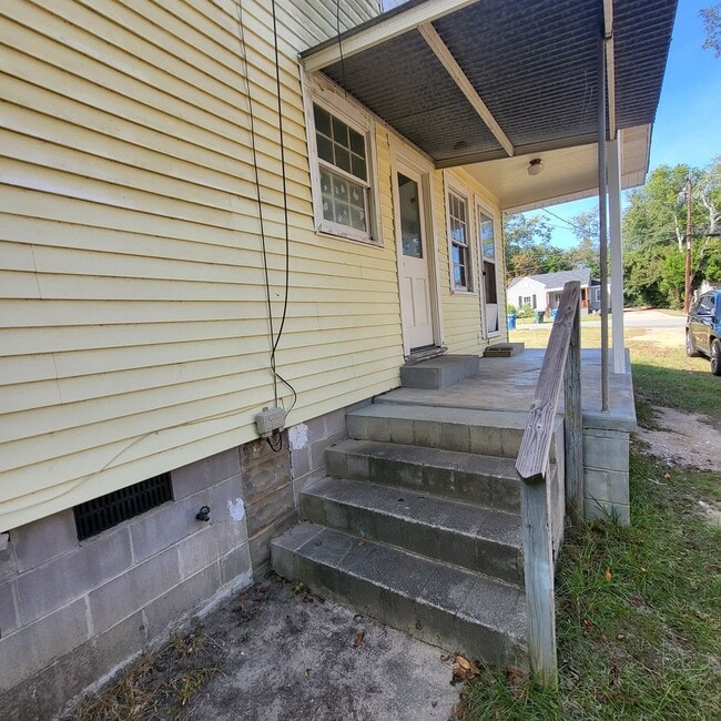 120 Hillcrest Dr
