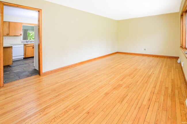 117 N Hillsdale Dr