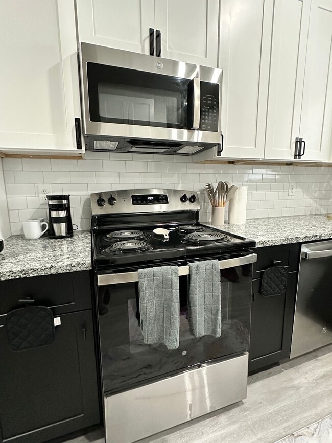 Photo - 8159 Tate St