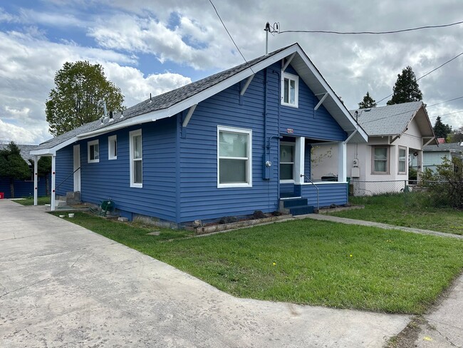 Photo - 1670 Portland St