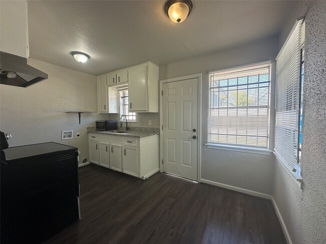 Photo - 3811 Cornell St