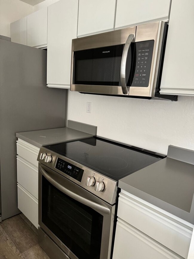 Photo - 3173 Wayside Plaza