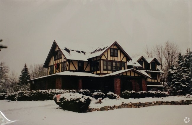 Building Photo - 1537 S Water St Rental