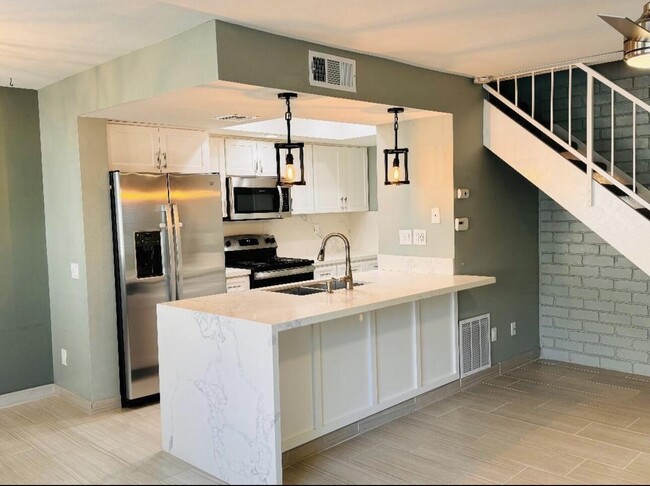 Building Photo - 72673 Raven Rd Unit 3 Rental
