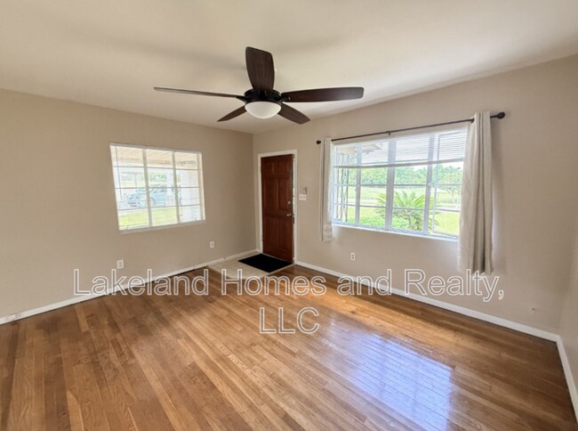 Photo - 3115 Buckingham Ave