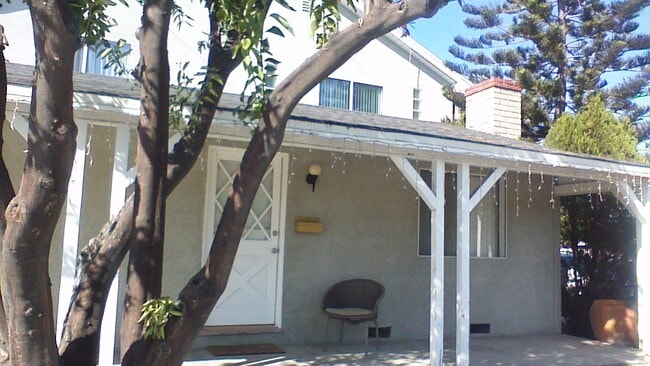 Building Photo - 8131 Lloyd Ave Rental