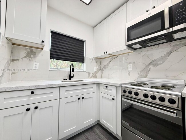 Photo - 1845 Dixieana St Unit 3