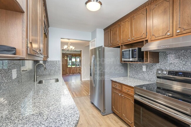 Photo - 3233 Holly Hill Dr