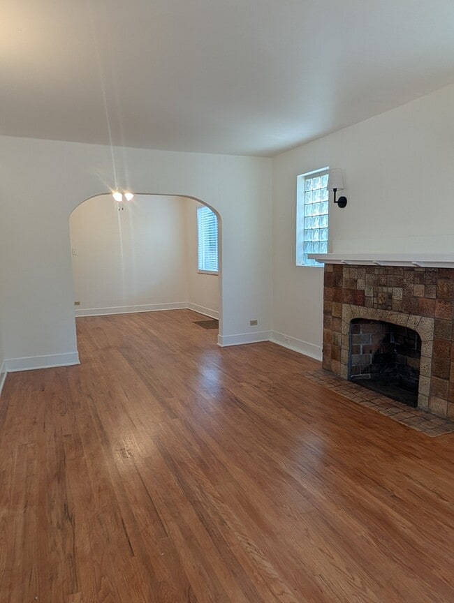 Building Photo - Newly renovated 3 bed/1bath in the heart of Denver