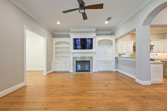 Photo - 2390 W 8th St