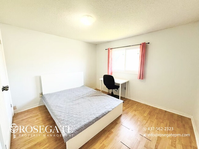 Photo - Pet-Friendly 4-Bedroom + Den Detached Home with 2 Parking Spaces – Scarborough Unit 1