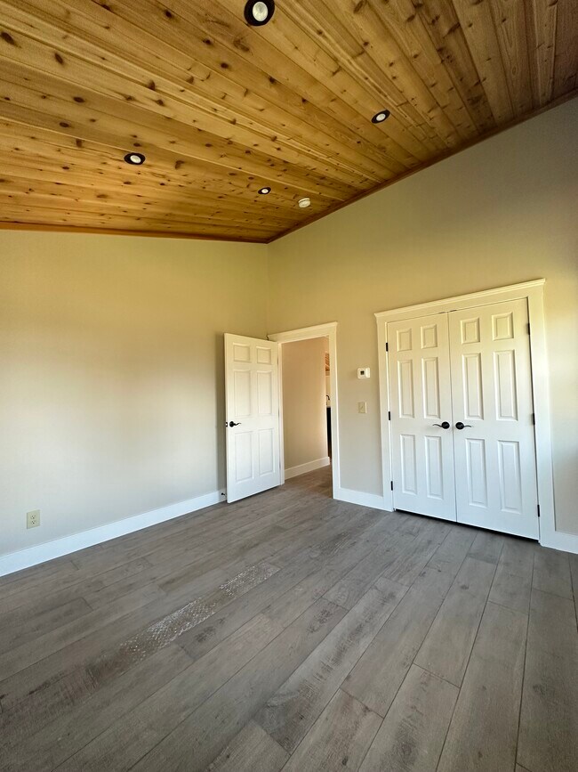 Bedroom - 103-105 Puckerbrush East Rd