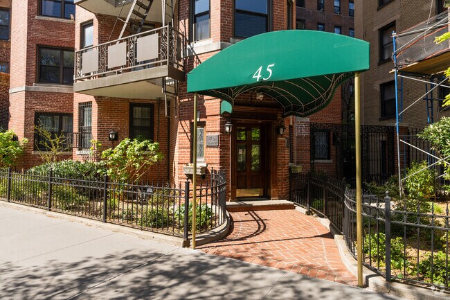 Entrance - 45 Plaza St W