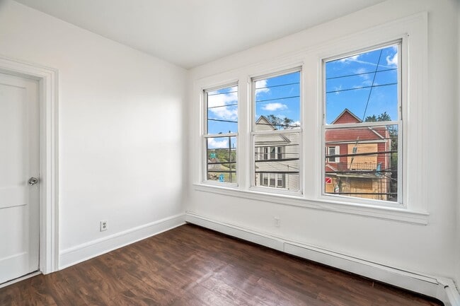Building Photo - 643 Garfield Ave Unit 2 Rental