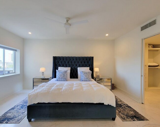 Photo - 2929 Buffalo Speedway Unit 322.6