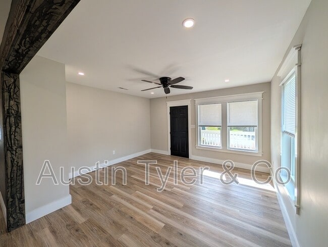 Photo - 2992 Smith St