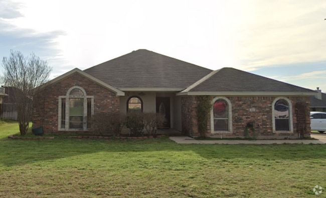 Building Photo - 300 Oak Ridge Dr Rental