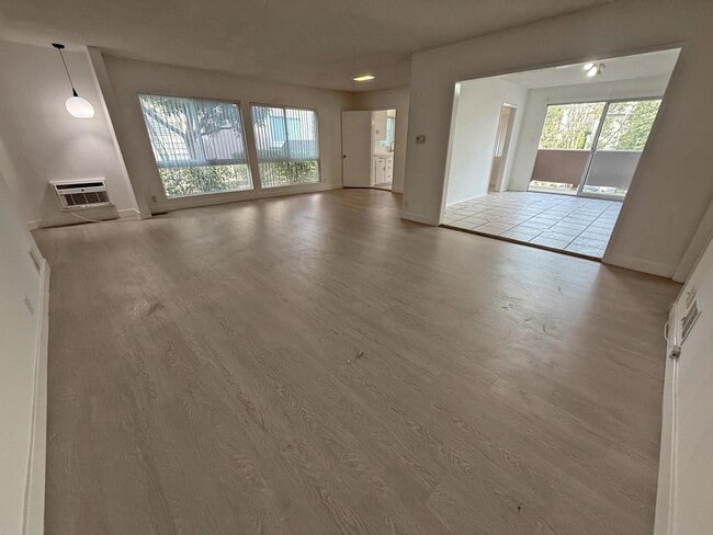 Photo - 833 S Plymouth Blvd Unit 839-1