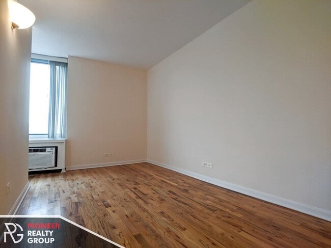Photo - 4600 N Clarendon Ave Unit 1410