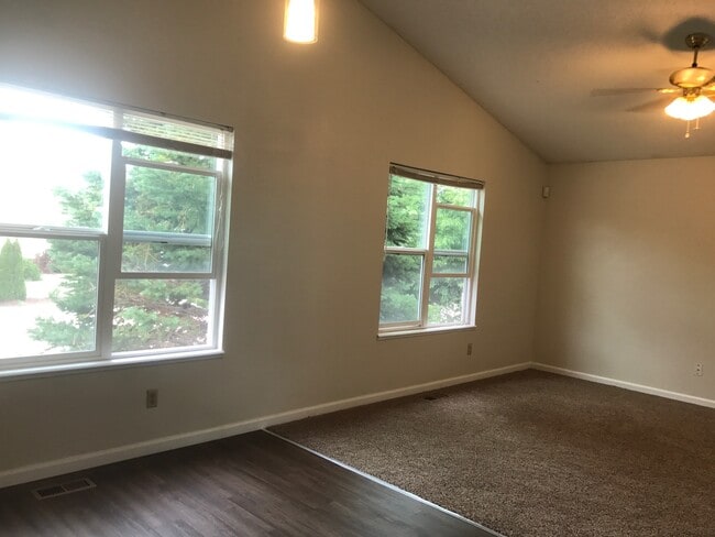 Photo - 5055 Victory Road