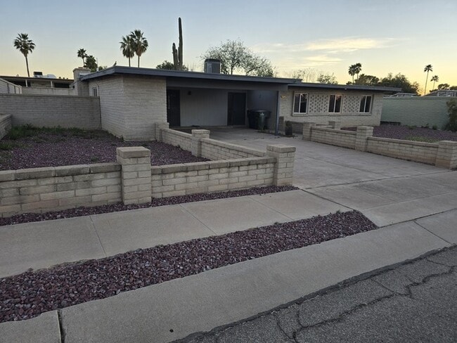 Photo - 9240 E Holmes St