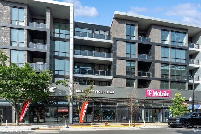 Building Photo - 1645 Milwaukee Ave Unit 302 Rental