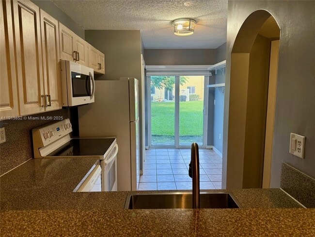 Photo - 930 NE 34th Ave Unit 102