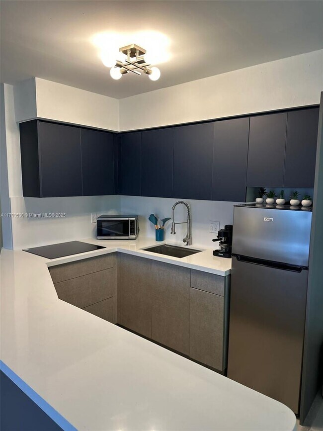 Photo - 2624 NE 30th Pl Unidad 101B