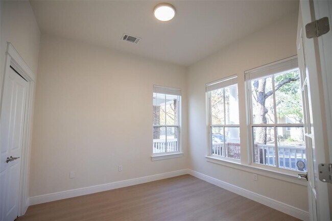 Photo - 1913 Littlefield St