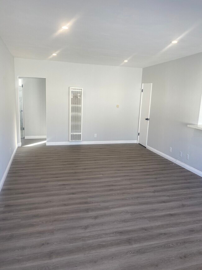 Photo - 1223 N Kingsley Dr Unit Kingsley Apt #5