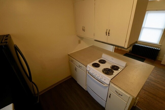 Photo - Two bedroom apartment near engineering and... Unit 4
