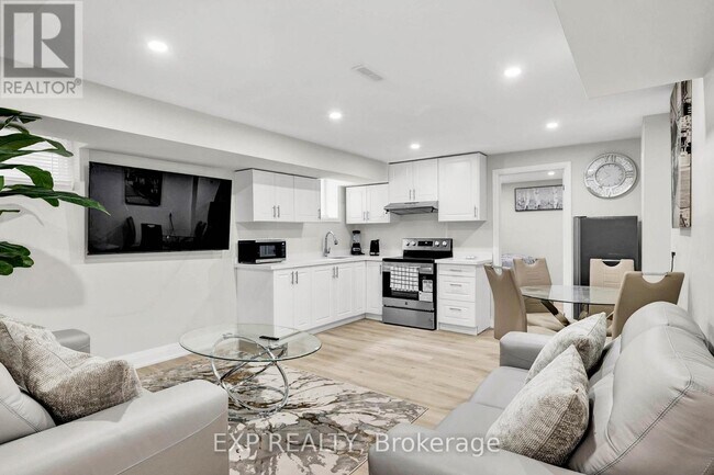 Photo - 448 Dougall Ave