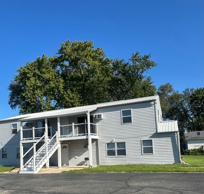 Building Photo - 345 N Shabbona St Unit 2E Rental