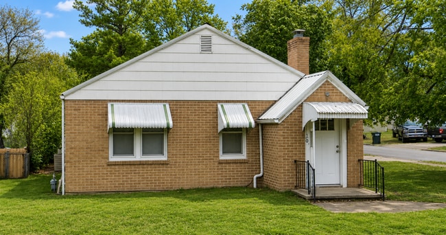 Building Photo - 1120 N Cedar St