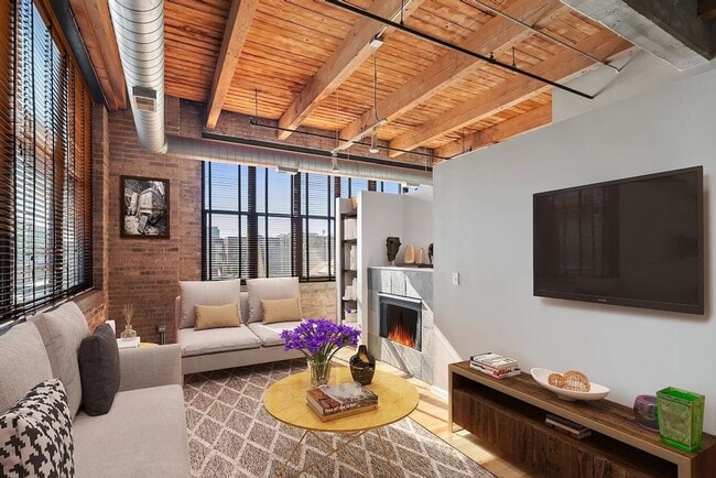 Photo - Bright & Beautiful Loft in West Loop Elevator Building!