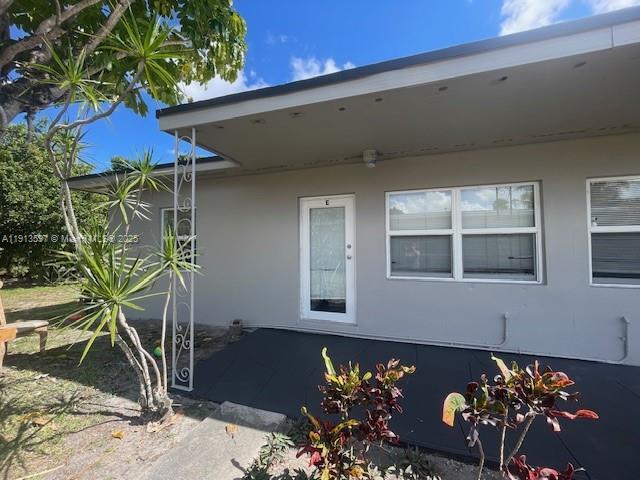 Building Photo - 1150 SW 26th Ave Unit 2