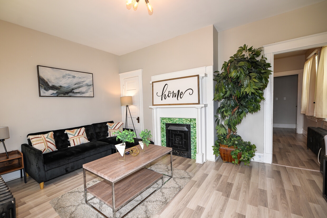 Living room - 2106 Pogue Ave (Cincinnati, OH)