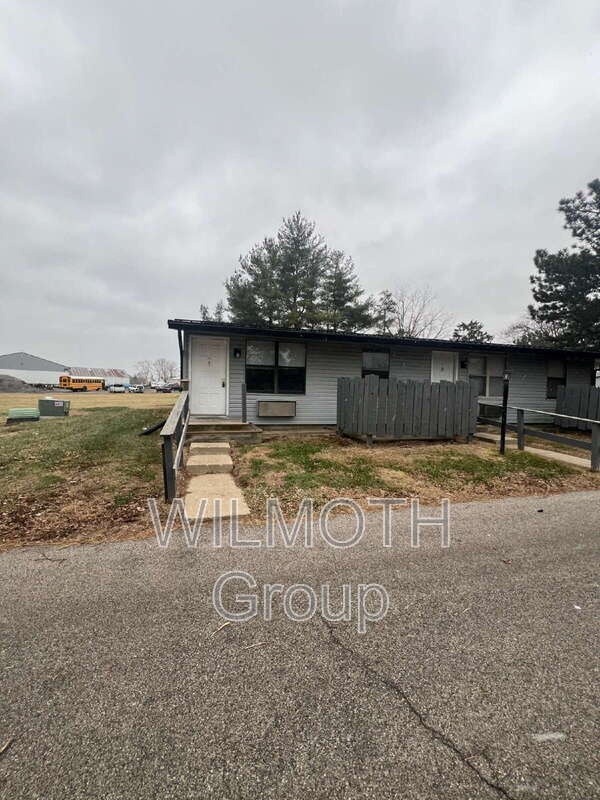 Building Photo - 2000 Indianapolis Rd Unit 31