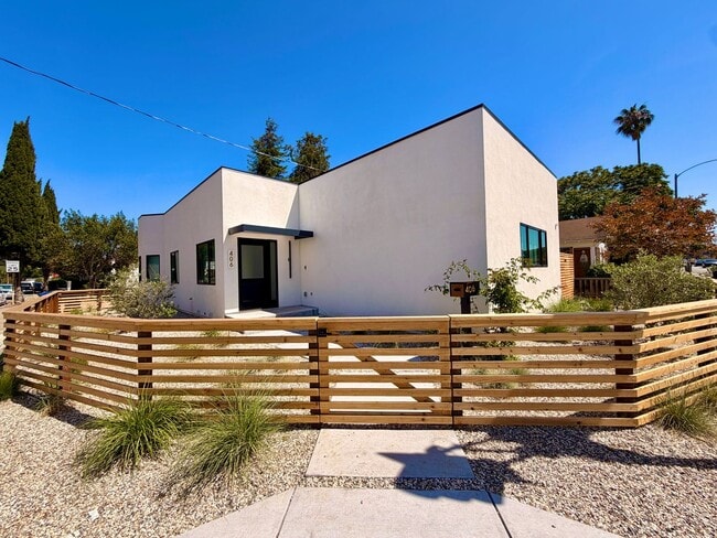 Building Photo - Never-Lived-In Luxury: 1,408 Sq Ft Detached Single-Family Home with Private Office — Downtown Sun...