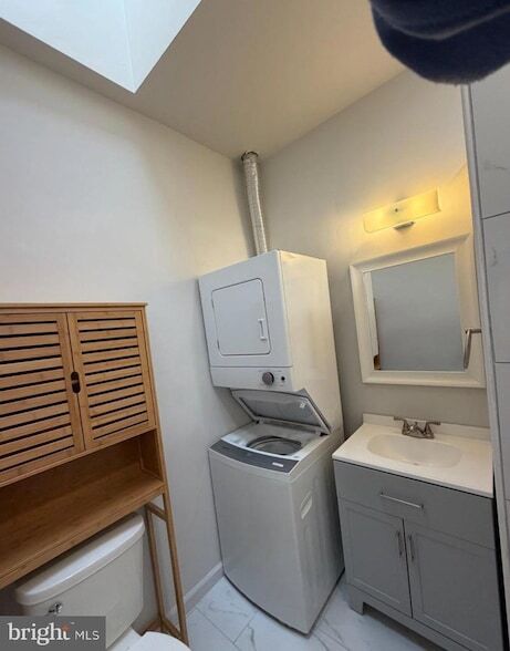 Photo - 600 Keefer Pl NW