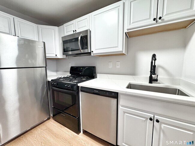 Building Photo - 127-131 Harbor Ave Unit 5